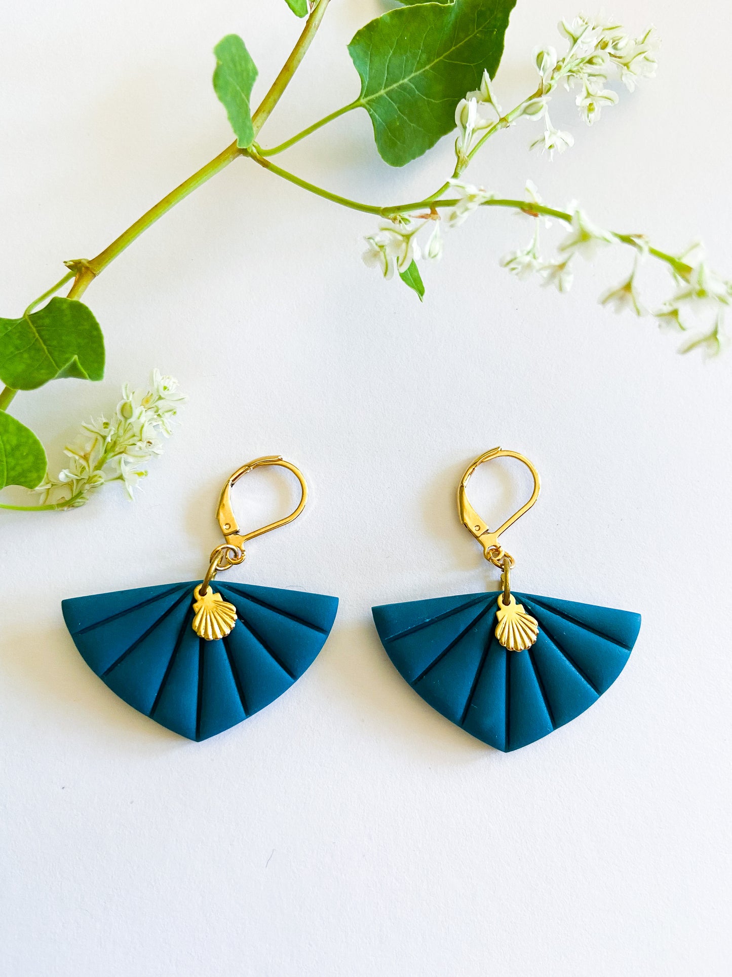 Dark Green and little shell with 24k gold plated