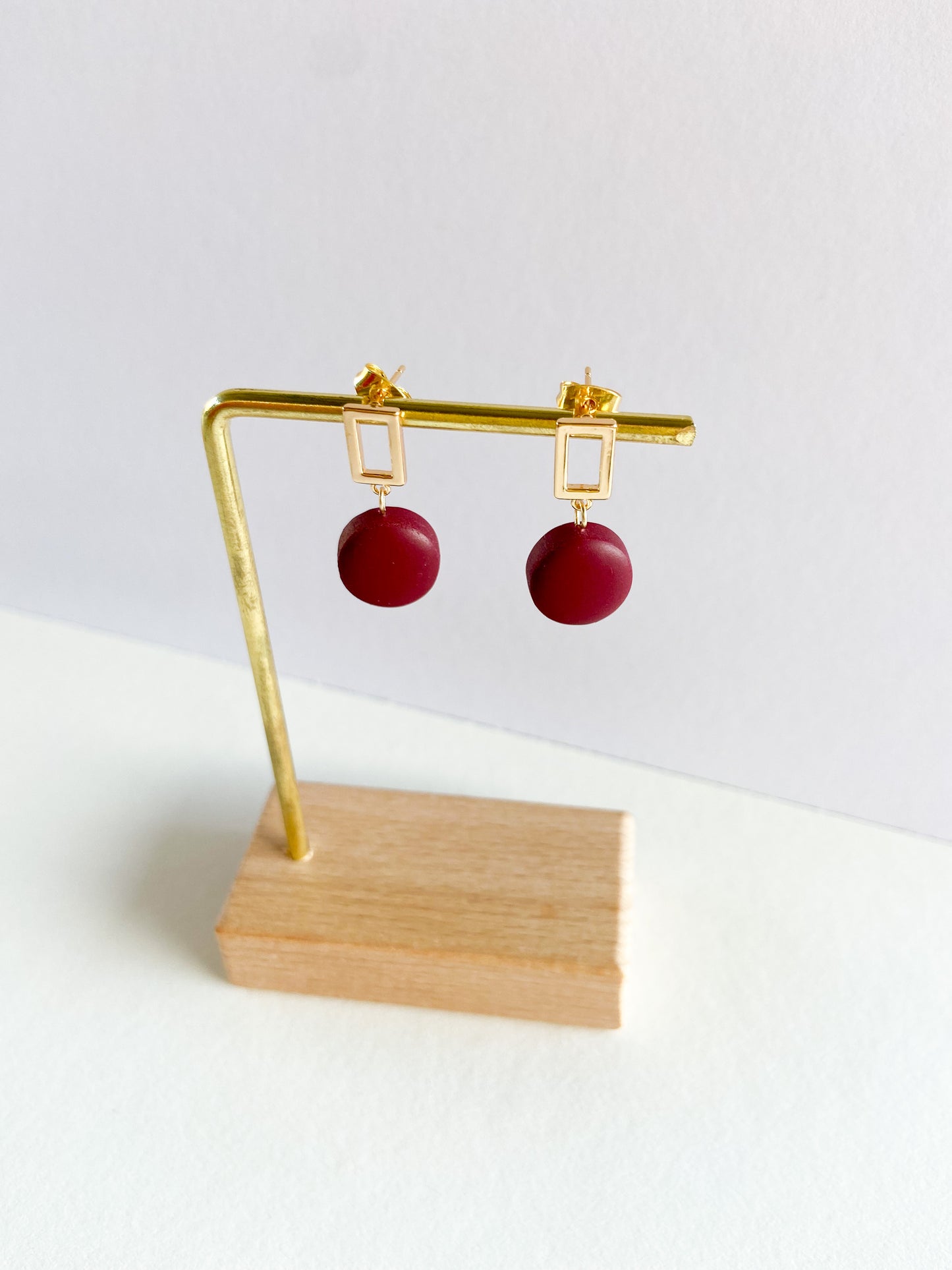 Bordeaux Round with 14k Gold Plated rectangle form.