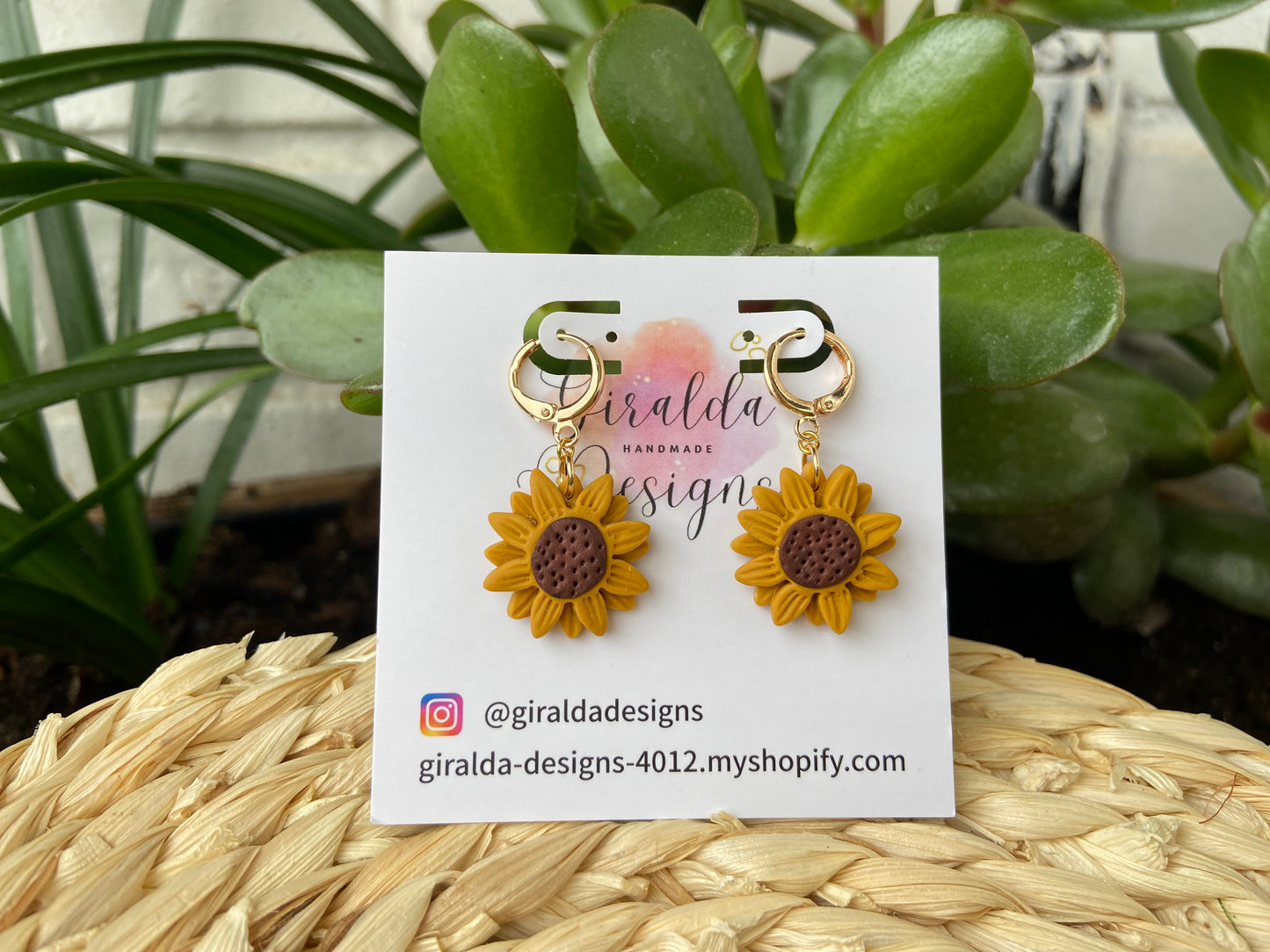 Sunflowers with 14k gold plated round closure.