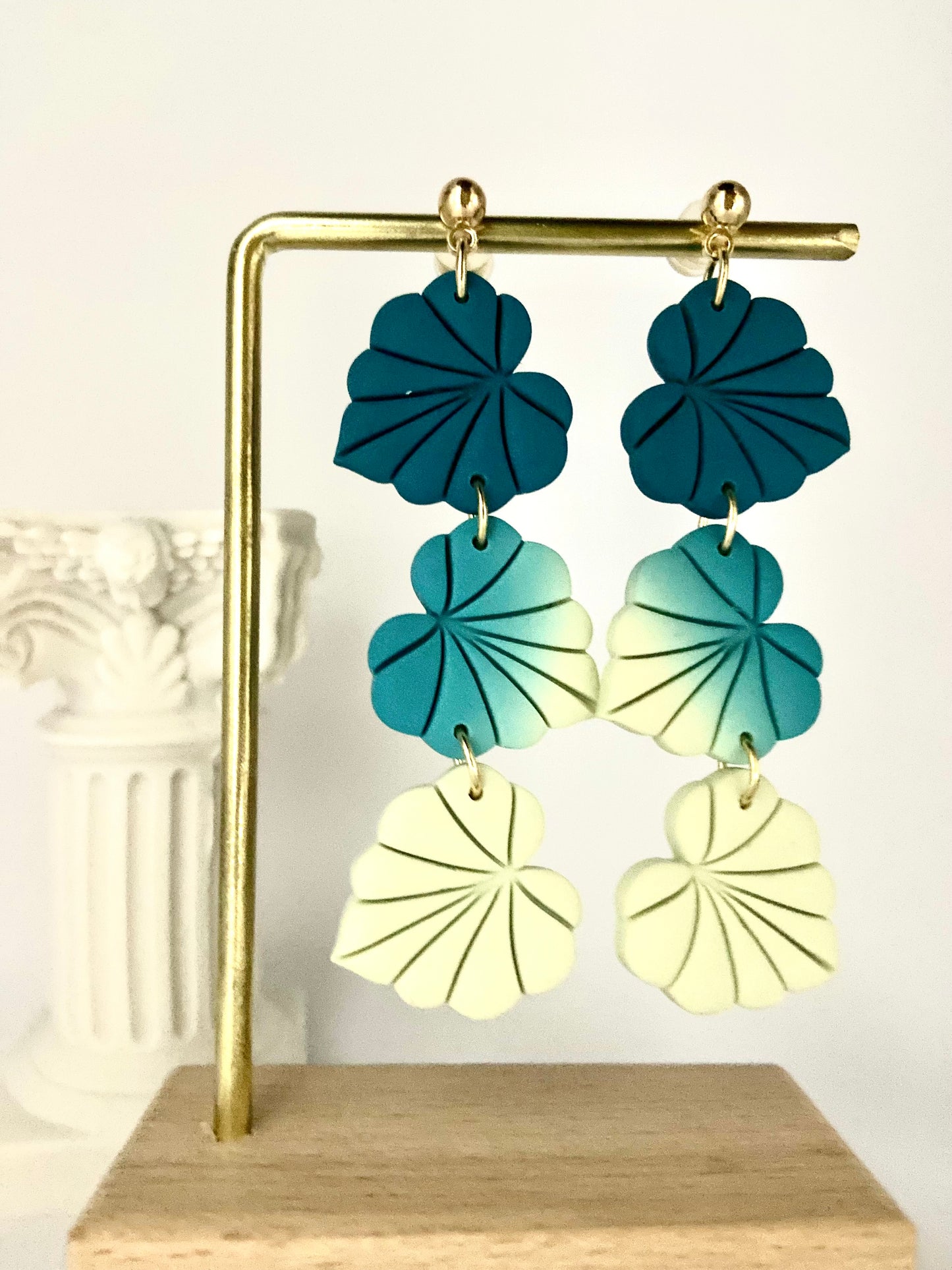 Emerald Green and Beige leaves / Hojas de color esmeralda y beige