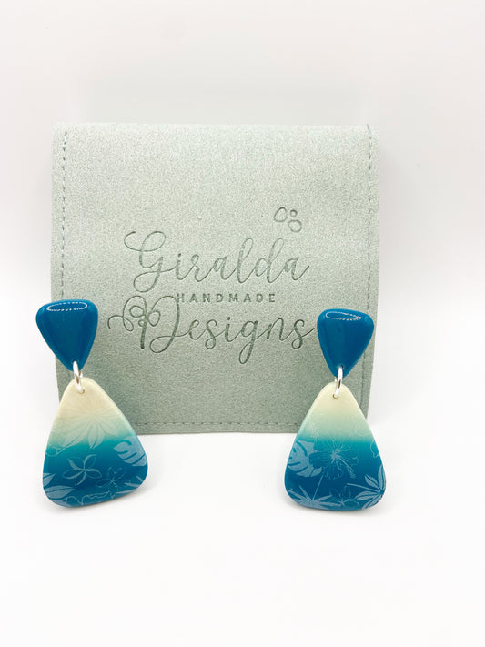 Pendientes color esmeralda y beige con estampados florales