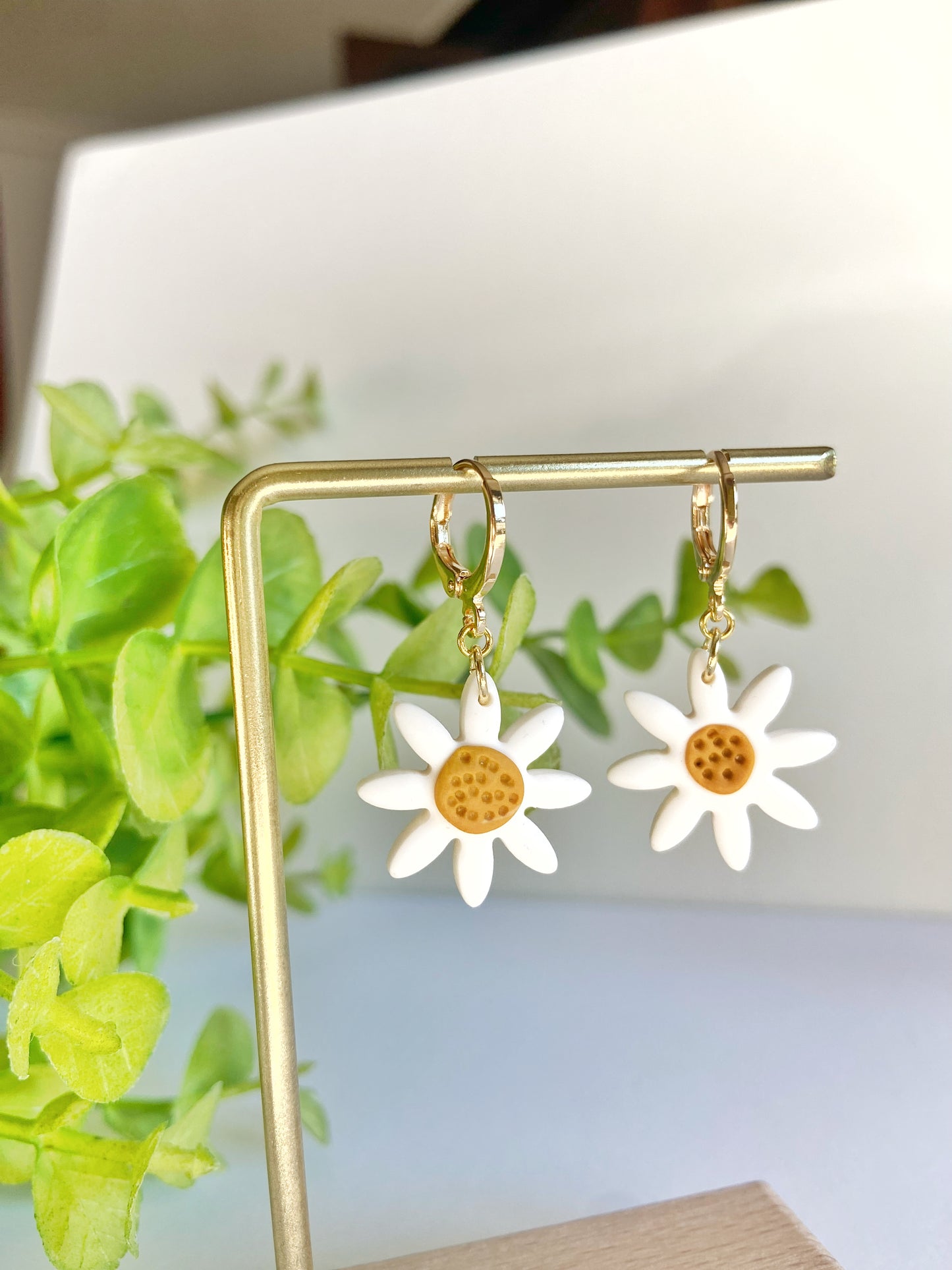 Daisy 24k gold plated endless hoop