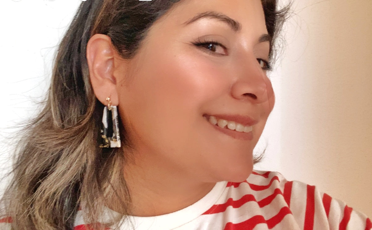 Night black polymeric clay earring / Pendiente rectángulo de colores oscuros