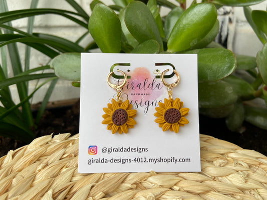 Sunflowers with 14k gold plated round closure.