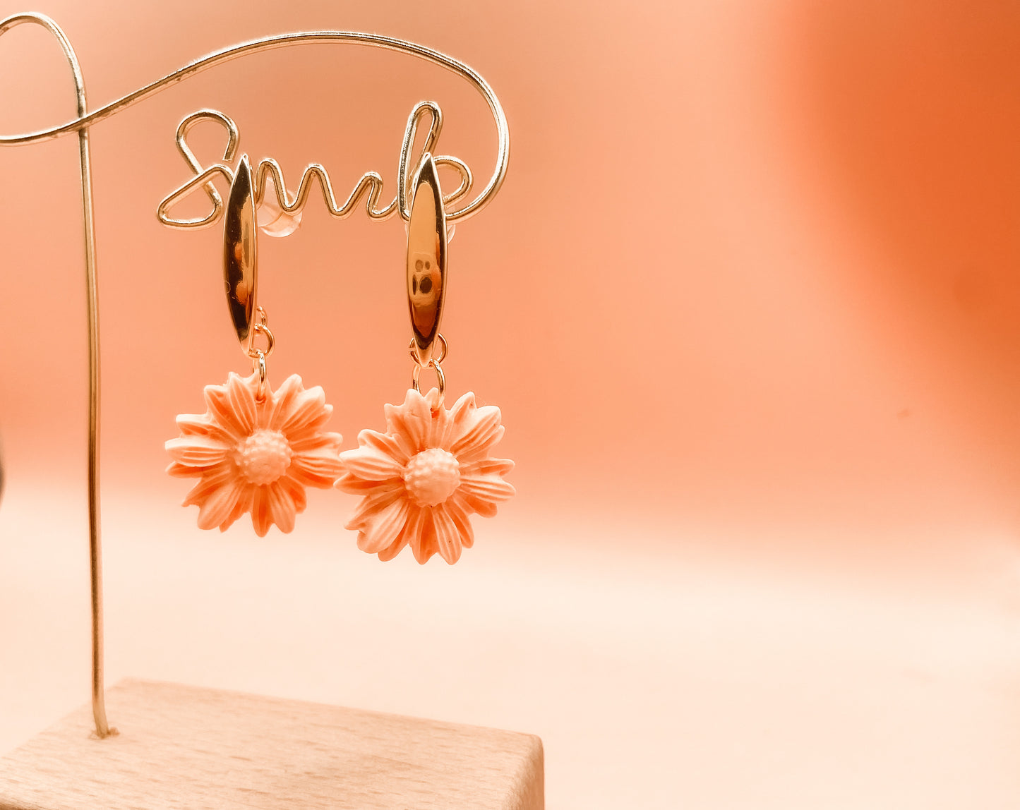 Pink daisy with 18k gold plated